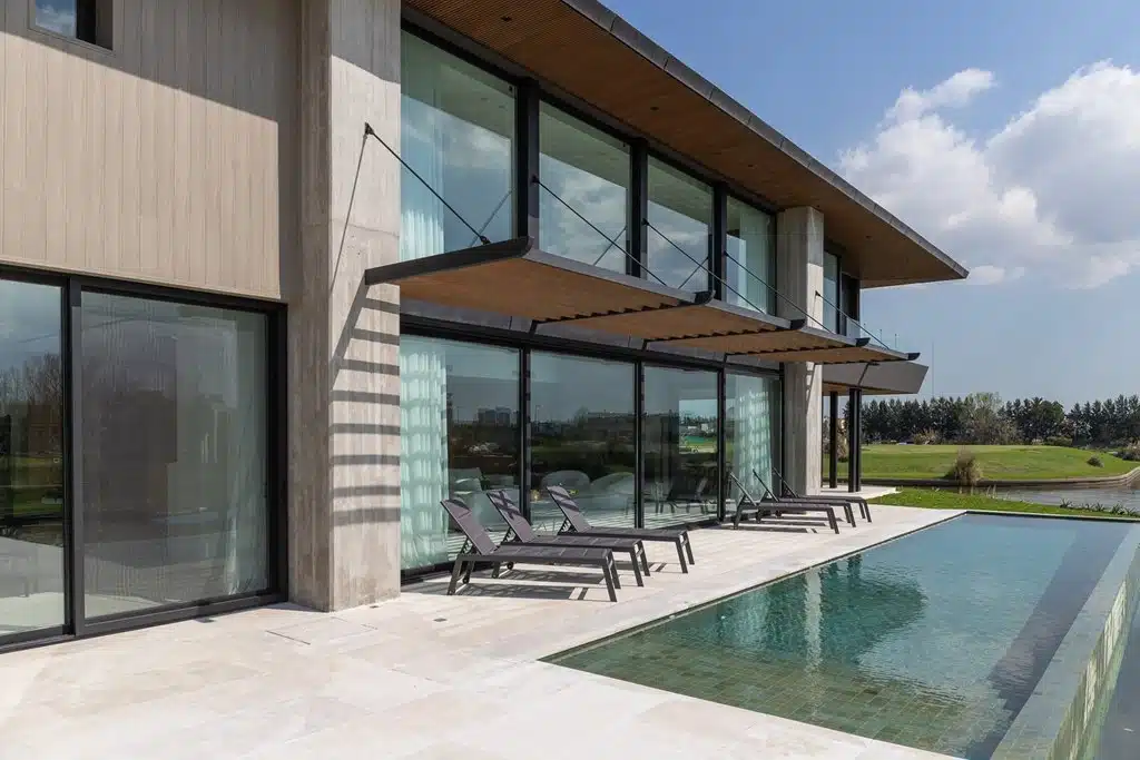 deck exterior inundado