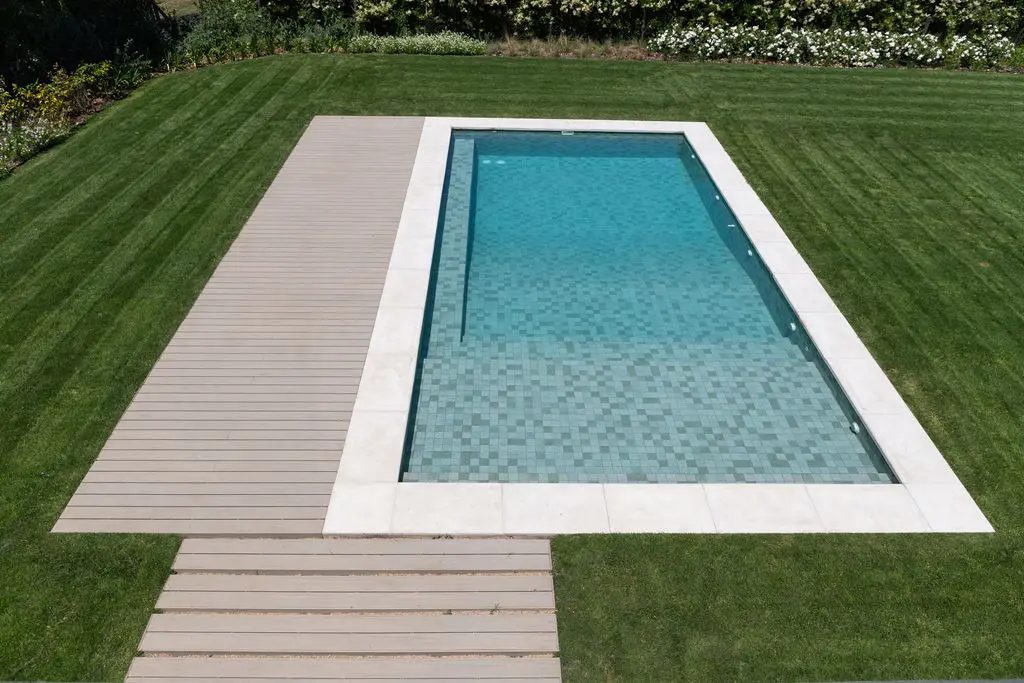 jardines con un deck de WPC